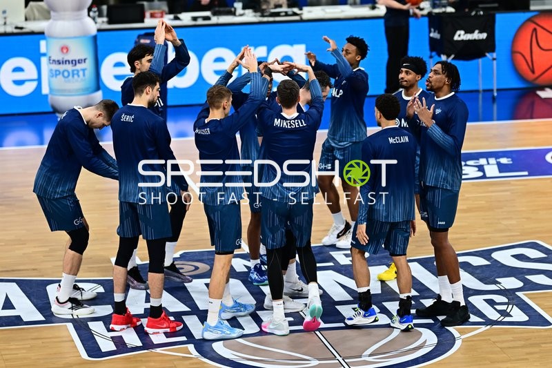 Szene mit Eric Reed Jr. (43; MLP Academics Heidelberg), Osun Osunniyi (12; MLP Academics Heidelberg) und Michael Weathers (20; MLP Academics Heidelberg)