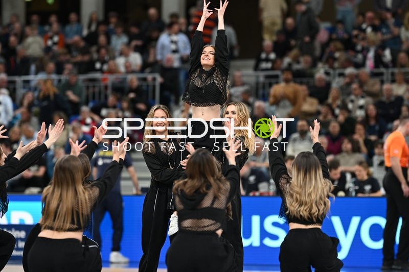 Tänzerinnen bei easyCredit BBL