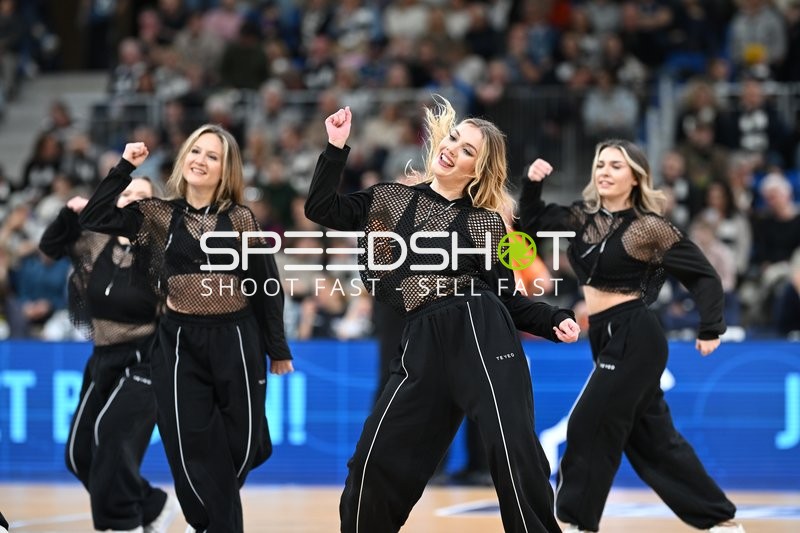 Tanzgruppe in Aktion