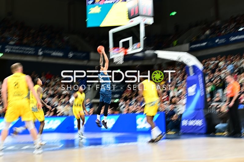 Marcel Keßen (15; MLP Academics Heidelberg) beim Wurf in Aktion