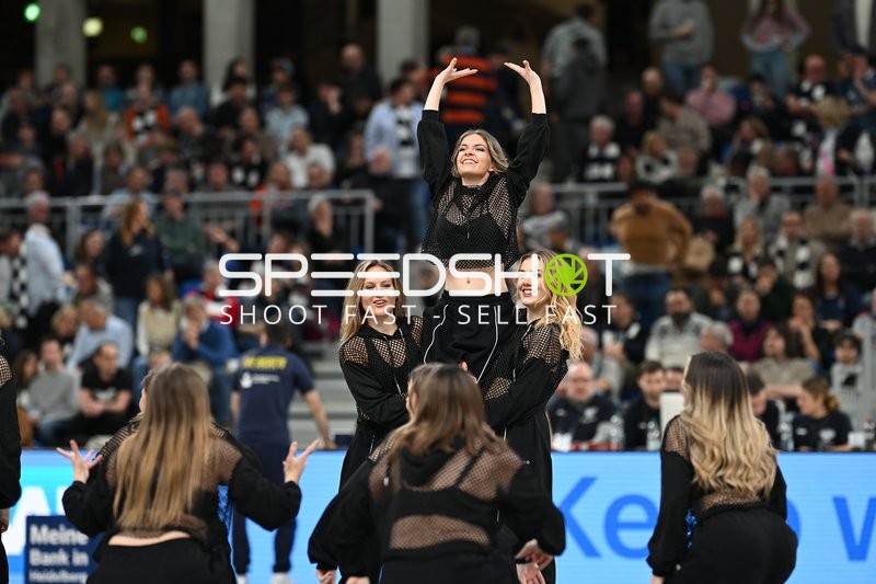 Cheerleader bei Hebefigur