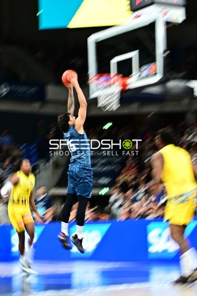 Marcel Keßen (15; MLP Academics Heidelberg) mit Wurf in Korbnähe