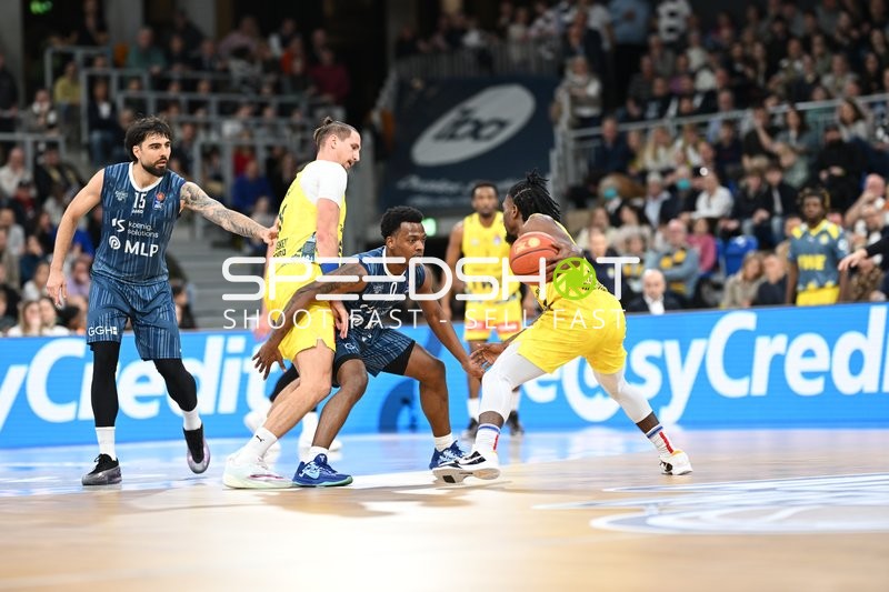 Spielaktion mit Marcel Keßen (15; MLP Academics Heidelberg) und DJ Horne (0; MLP Academics Heidelberg)