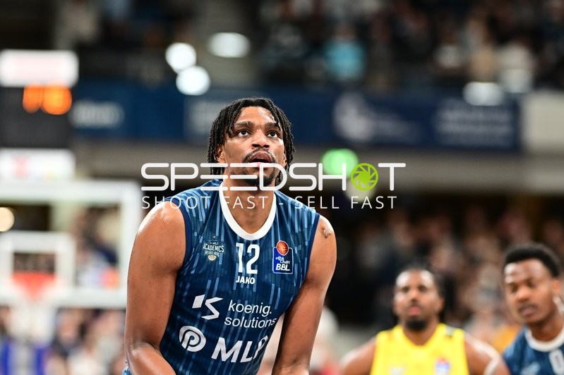 Osun Osunniyi (12; MLP Academics Heidelberg) in Aktion