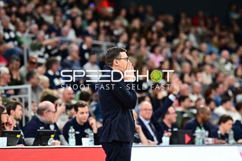 Kevin Gerwin (490; MLP Academics Heidelberg) am Spielfeldrand