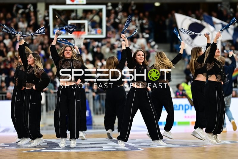 Tänzerinnen bei easyCredit BBL