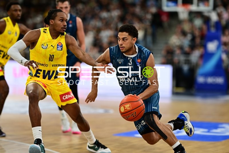 James Woodard (10; EWE Baskets Oldenburg) und Kevin McClain (3; MLP Academics Heidelberg) in Aktion