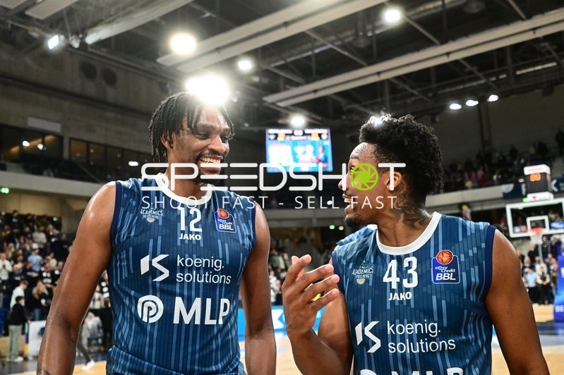 Szene mit Osun Osunniyi (12; MLP Academics Heidelberg) und Eric Reed Jr. (43; MLP Academics Heidelberg)