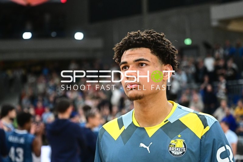 Colin Schroeder (29; EWE Baskets Oldenburg) in Basketball-Szene