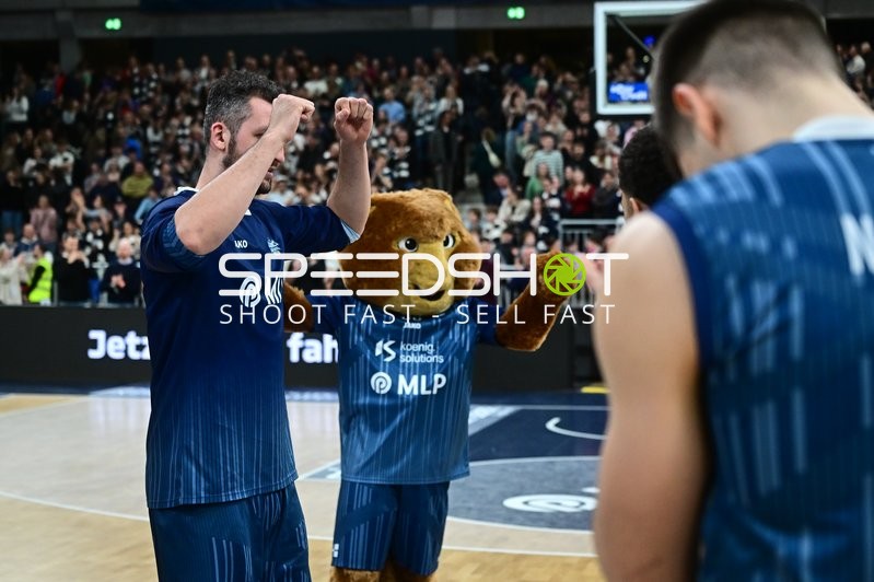 Basketball-Szene mit Accy (99; MLP Academics Heidelberg)