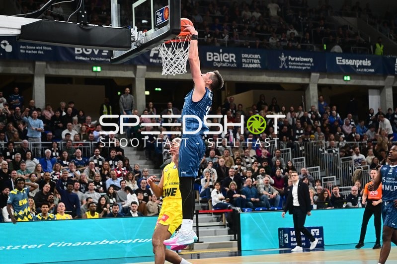 Dunk von Ryan Mikesell (33; MLP Academics Heidelberg)