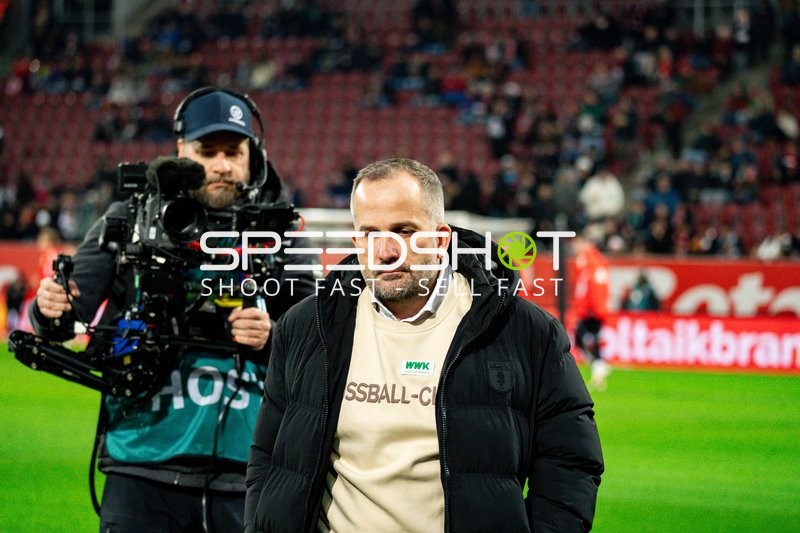 Person am Spielfeldrand