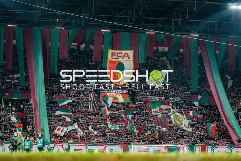 Fans in der WWK-Arena