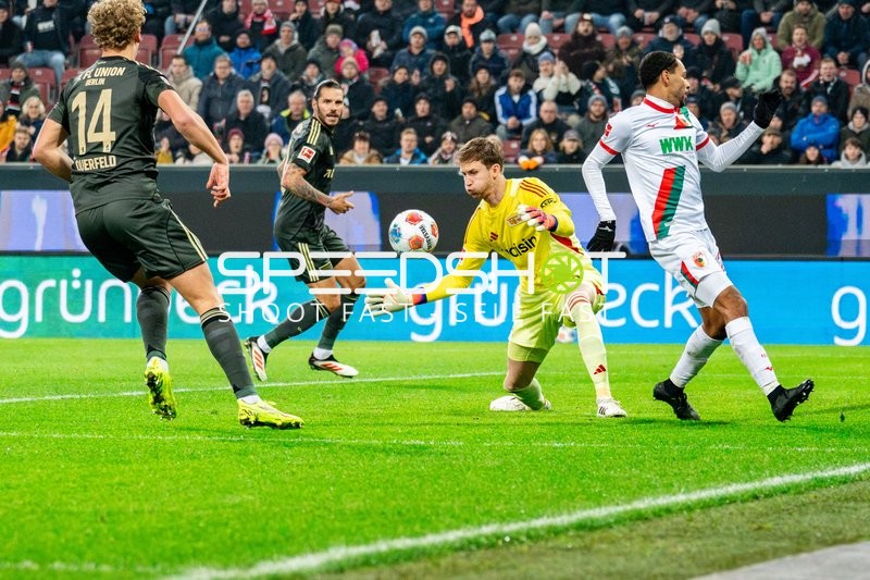 Torwartaktion und Verteidigung