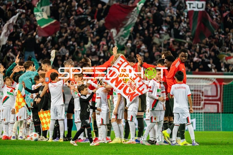 Begrüßung vor dem Spiel