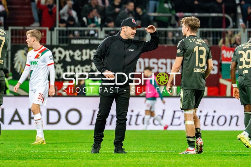 Trainer gibt Anweisungen