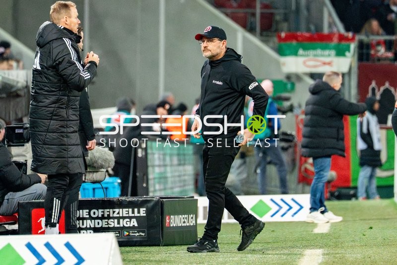 Trainer an der Seitenlinie