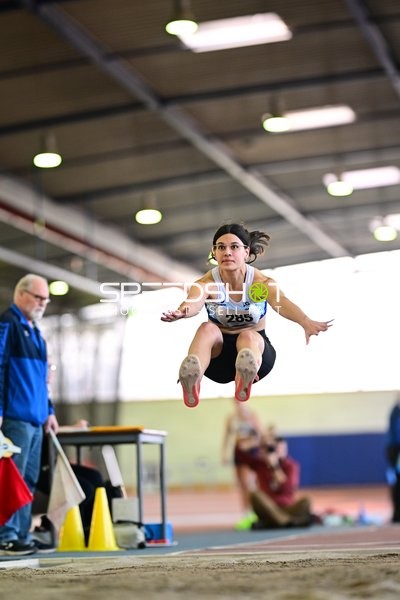 Weber Antonia beim Weitsprung