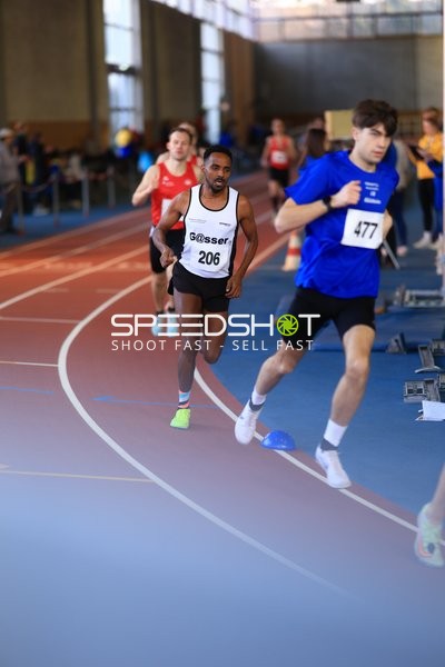 Leichtathletik-Läufer auf der Bahn