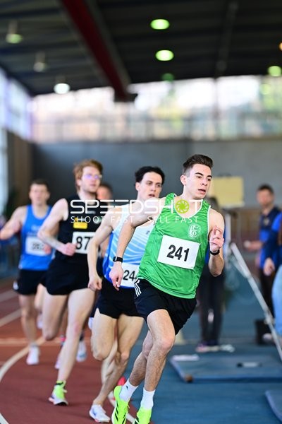 Läufer mit Startnummern 241 und 87