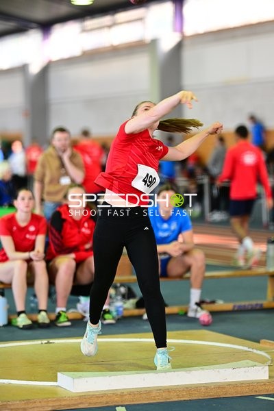 Startnummer 49 beim Weitsprung