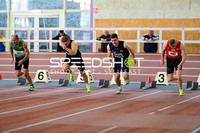 Start des 400-Meter-Laufs mit 858; LG Rhein-Wied