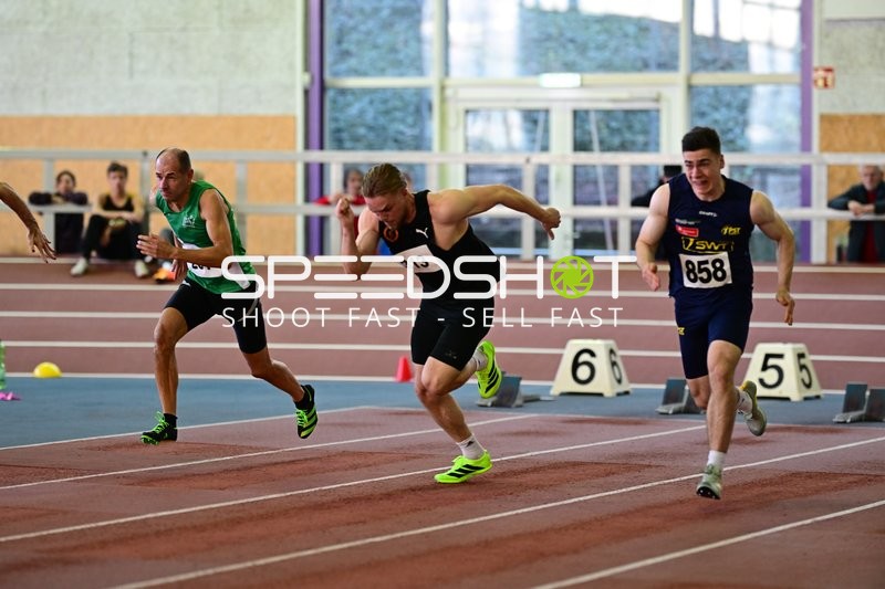 Leitz Florian sprintet im Vordergrund