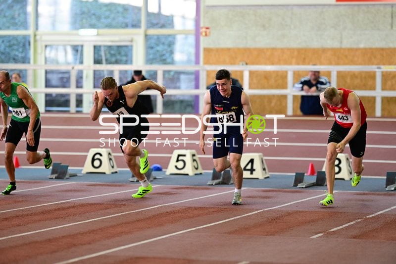 Start des 400-Meter-Laufs mit 261; Unbekannt und 858; Unbekannt