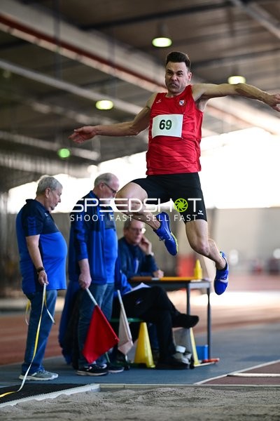 Giese Thomas (69; TV Abenheim) beim Weitsprung