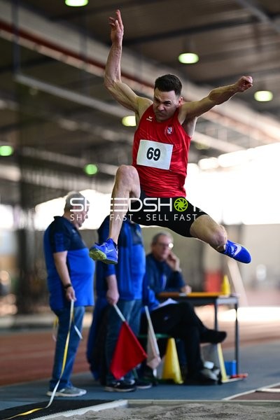 Giese Thomas (69; TV Abenheim) beim Weitsprung