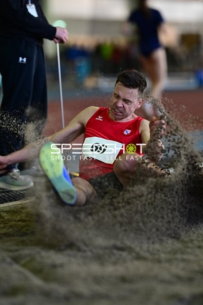 Giese Thomas (69; TV Abenheim) beim Weitsprung