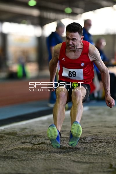 Giese Thomas (69; TV Abenheim) beim Weitsprung