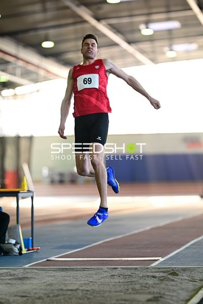 Giese Thomas (69; TV Abenheim) beim Weitsprung