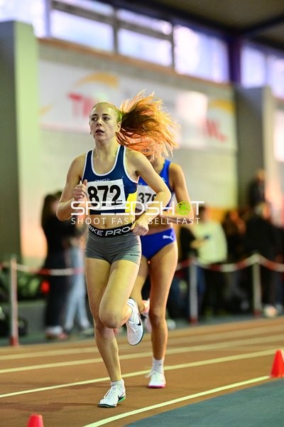 Leichtathletin mit Startnummer 872