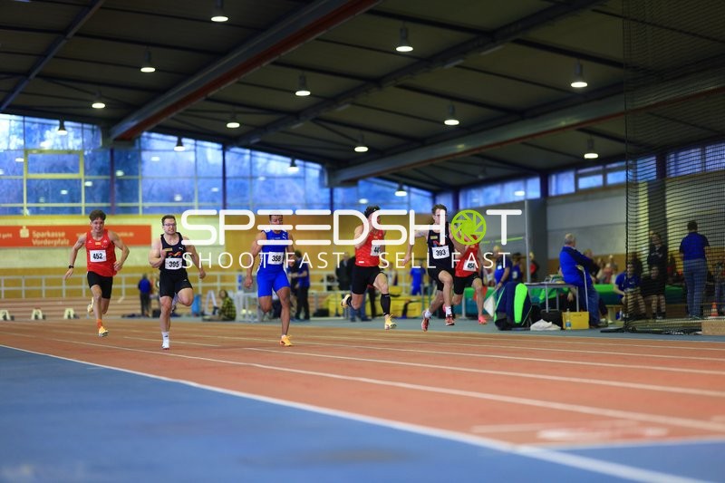 Sprintduell in der Leichtathletikhalle