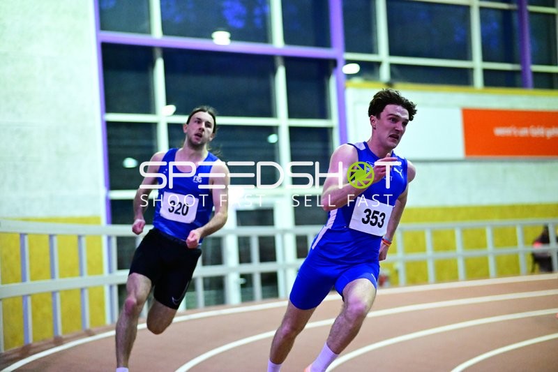 Läufer mit Startnummer 353 führt