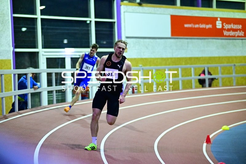Sprintduell zwischen Hohmann Tobias (313; SSC Koblenz-Karthause) und 361; LG Idar-Oberstein