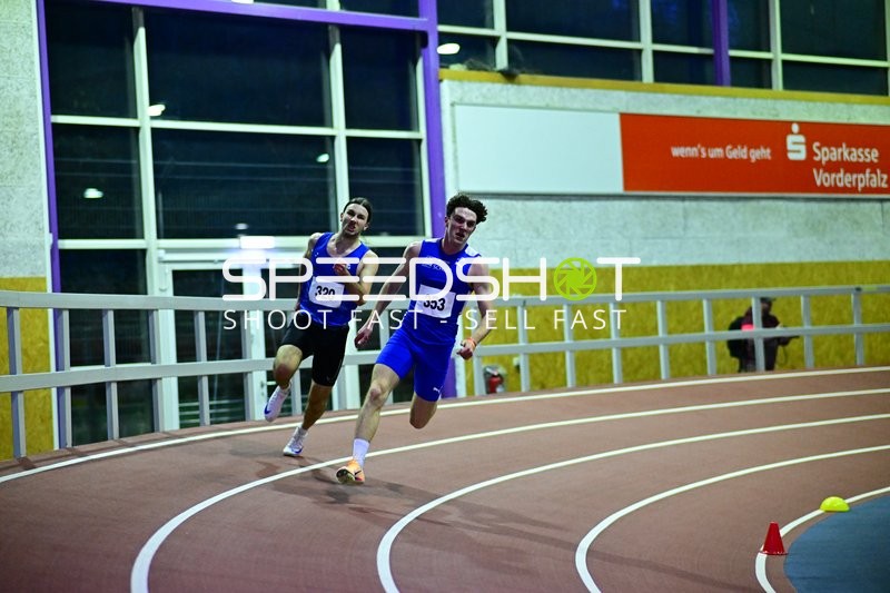 Läufer Bauer Johannes (353; TSV SCHOTT Mainz) und 320; 1.FC Kaiserslautern e.V. in Aktion