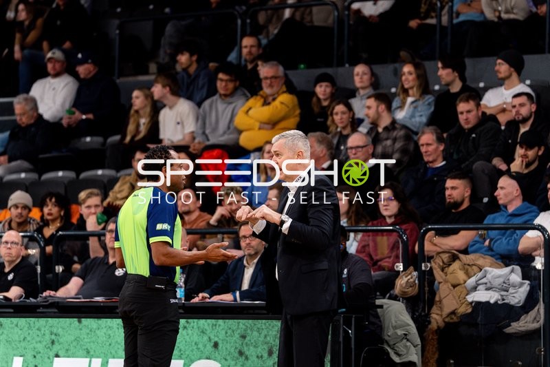 Ainars Bagatskis (999; Slask Wroclaw) am Spielfeldrand