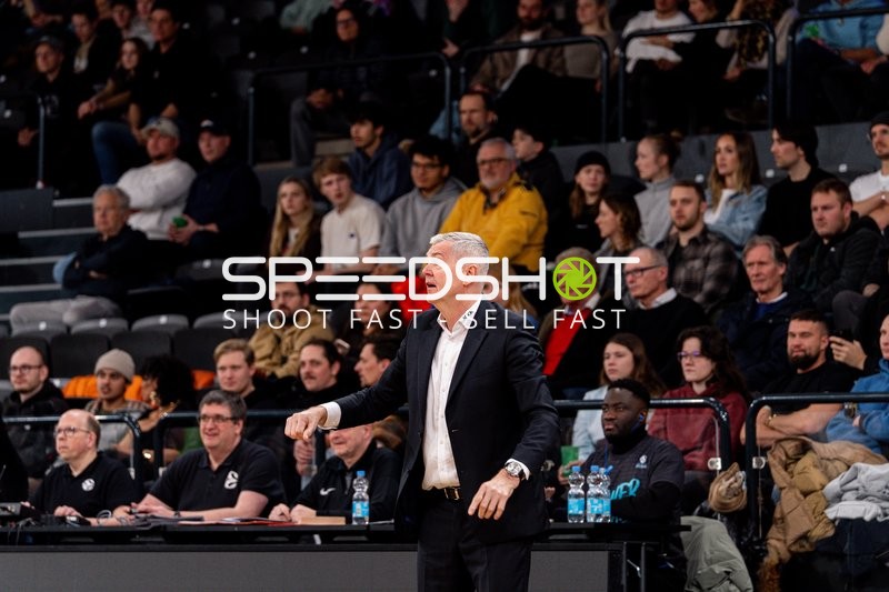 Ainars Bagatskis (999; Slask Wroclaw) am Spielfeldrand