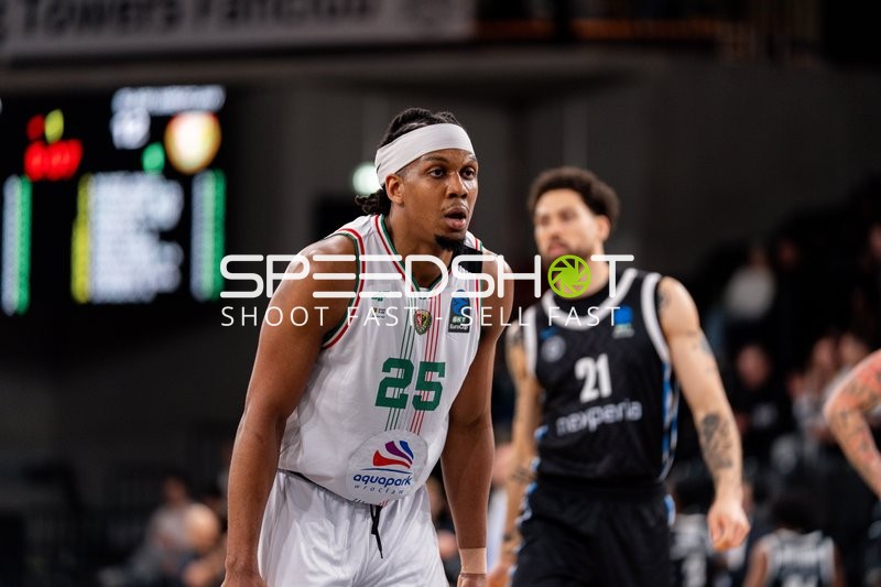 Szene mit Kenneth Ogbe (25; Veolia Towers Hamburg) und 21; Slask Wroclaw