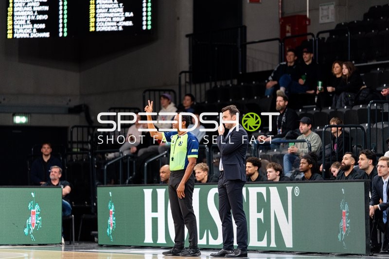 Szene mit Benka Barloschky (999; Veolia Towers Hamburg) und Teamkollegen