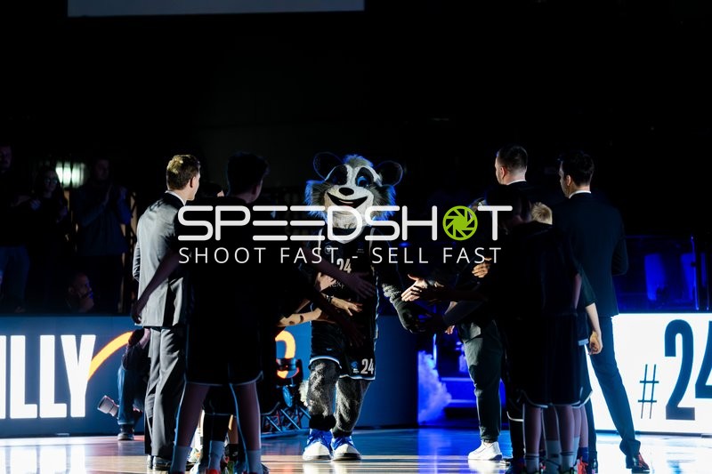 Maskottchen 24; Veolia Towers Hamburg bei Begrüßung