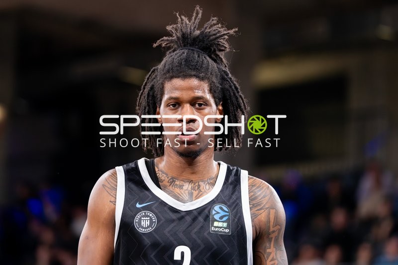 Leonard Thorpe Jr. (2; Veolia Towers Hamburg) in Aktion