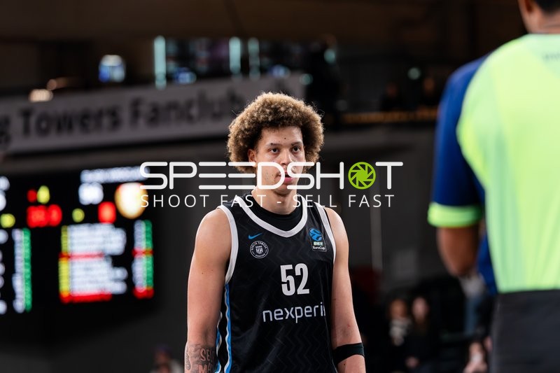 Zacharie Perrin (52; Veolia Towers Hamburg) in Aktion