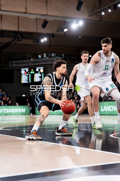 Spielaktion mit Devon Daniels (21; Veolia Towers Hamburg)