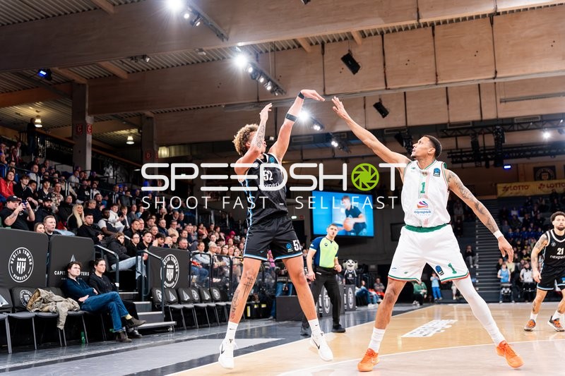 Spielaktion mit Angel Nunez (1; Slask Wroclaw) und Zacharie Perrin (52; Veolia Towers Hamburg)