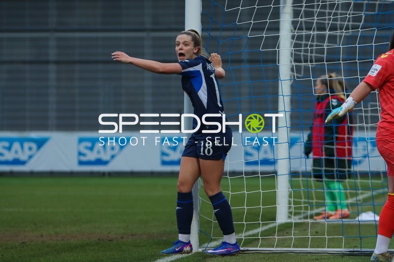 Spielszene mit Valesca Ampoorter (18; TSG Hoffenheim)