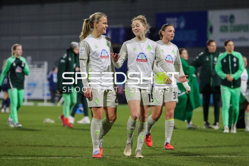 Spielerinnen nach Spielende