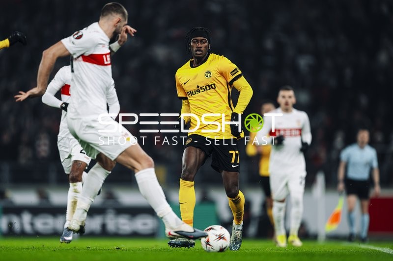 Spielszene mit Ballkontrolle